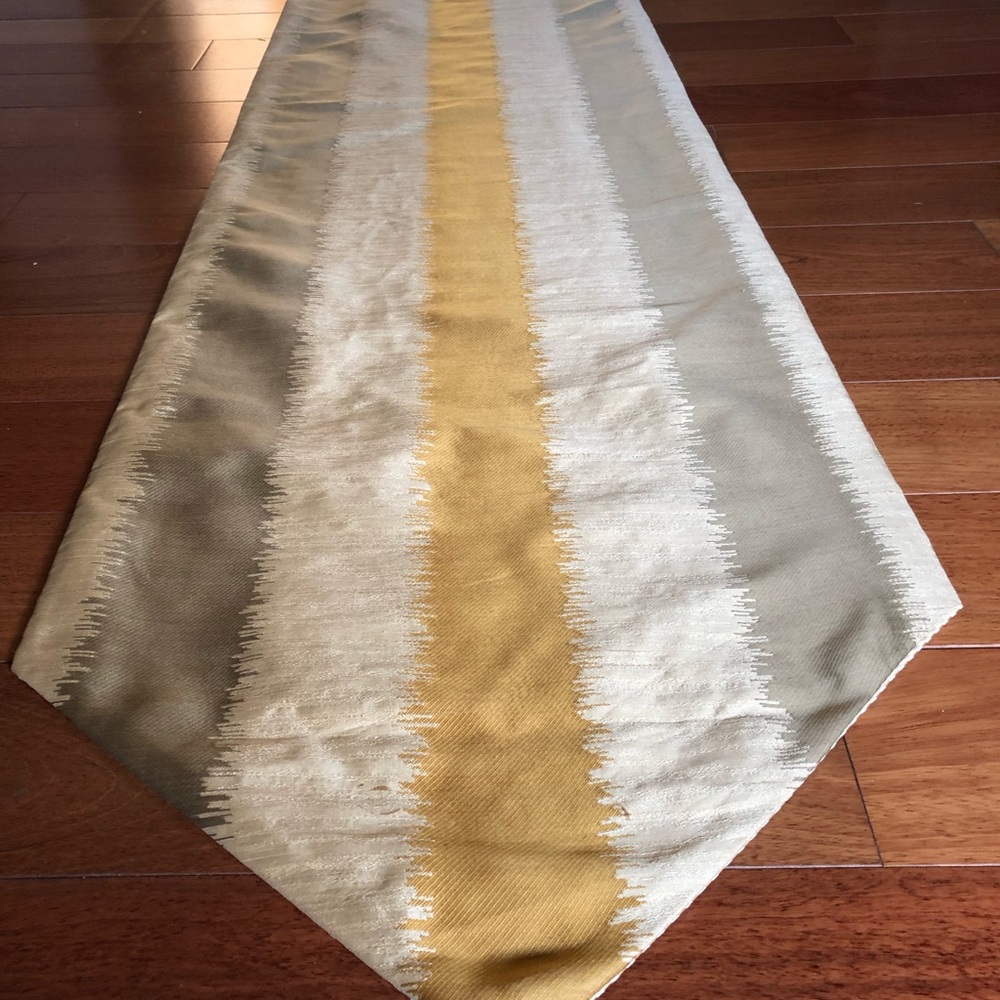 Table Runner. - Picture 2 of 4